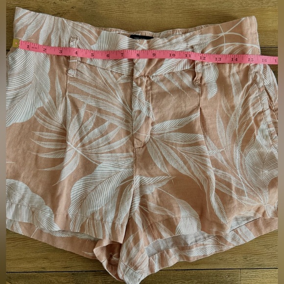 TAHARI Palms linen peach and white shorts - Picture 5 of 9